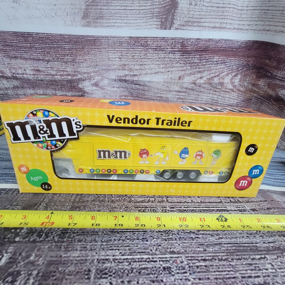 2009 Mars INC O scale M&M vendors semi trailer sealed yellow